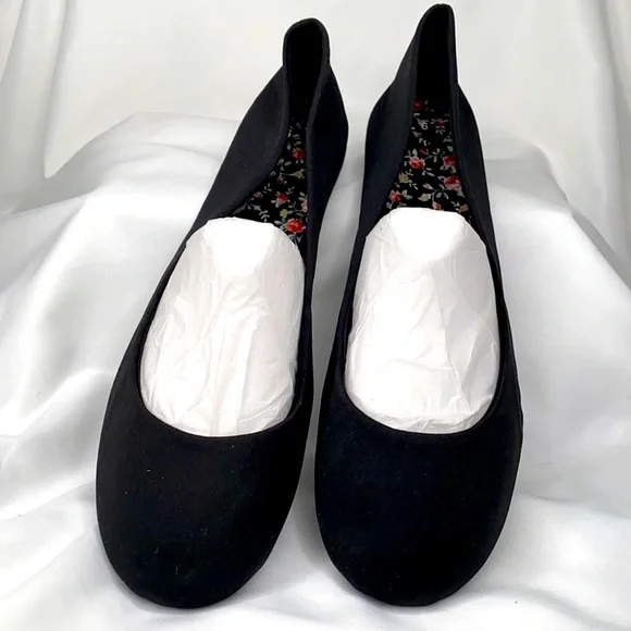 Black Classic Ballet Flats Shoes Size 9 NWOT - Picture 1 of 3